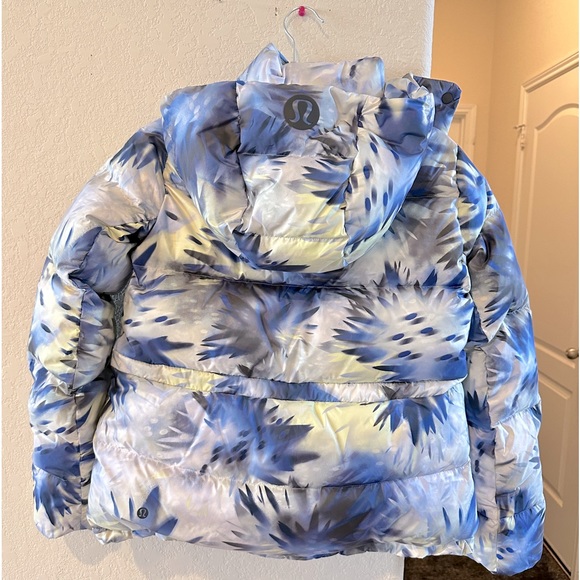 NWT Lululemon Wunder Puff Jacket / Chromatic Cloudscape Multi / 0 - Picture 2 of 9